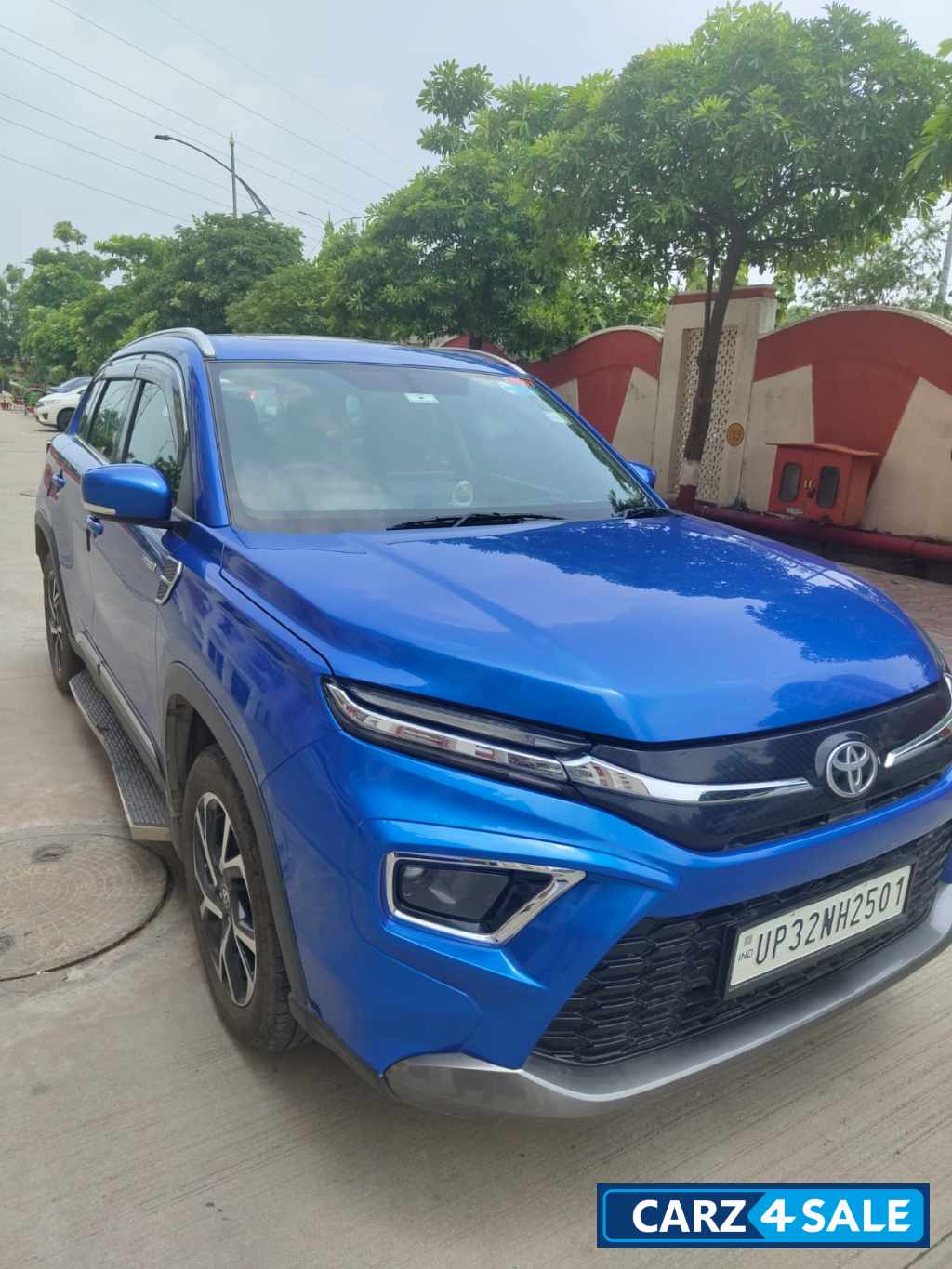 Speedy Blue Toyota Urban Cruiser Hyryder Speedy blue automatic hybrid