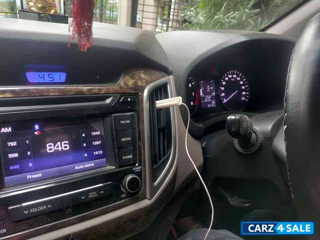 Red Hyundai Creta 1.6 ex+