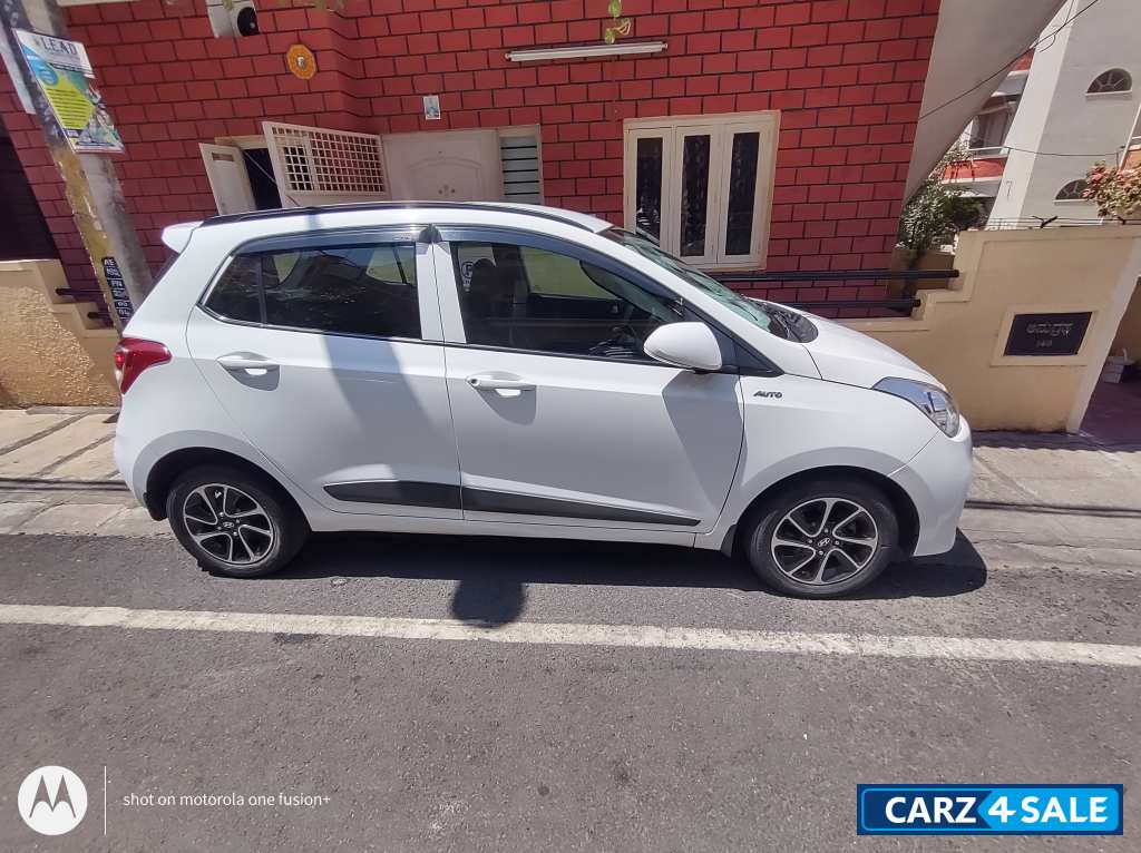 Hyundai i10 Sportz automatic