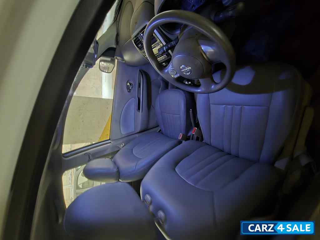 White Nissan Micra Xv automatic