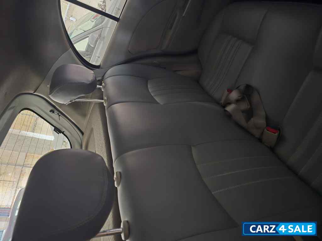 White Nissan Micra Xv automatic