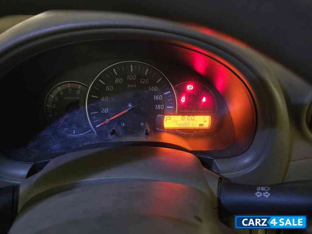 White Nissan Micra Xv automatic