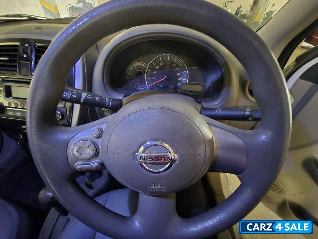 White Nissan Micra Xv automatic