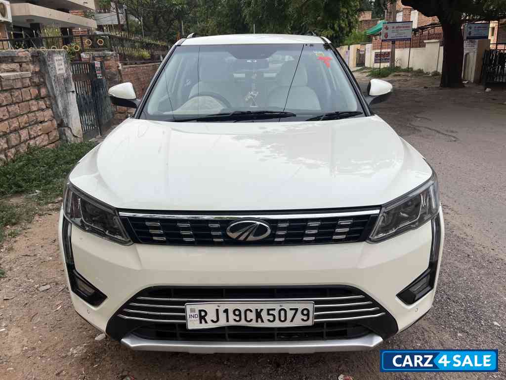 Mahindra XUV300 W8(O) 1.2 Petrol