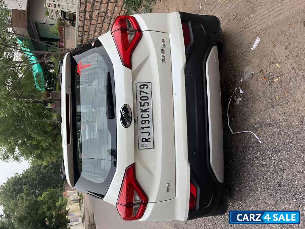 Mahindra XUV300 W8(O) 1.2 Petrol