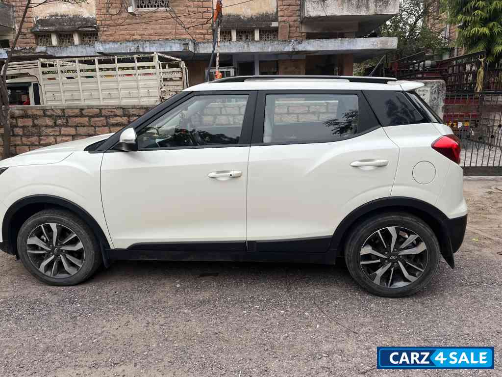 Mahindra XUV300 W8(O) 1.2 Petrol