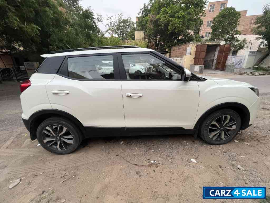 Mahindra XUV300 W8(O) 1.2 Petrol