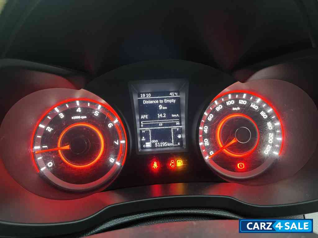 Mahindra XUV300 W8(O) 1.2 Petrol