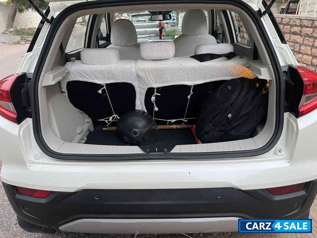 Mahindra XUV300 W8(O) 1.2 Petrol