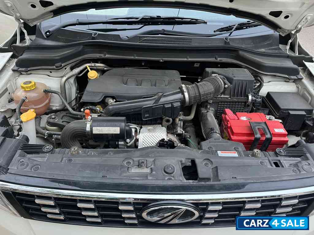 Mahindra XUV300 W8(O) 1.2 Petrol