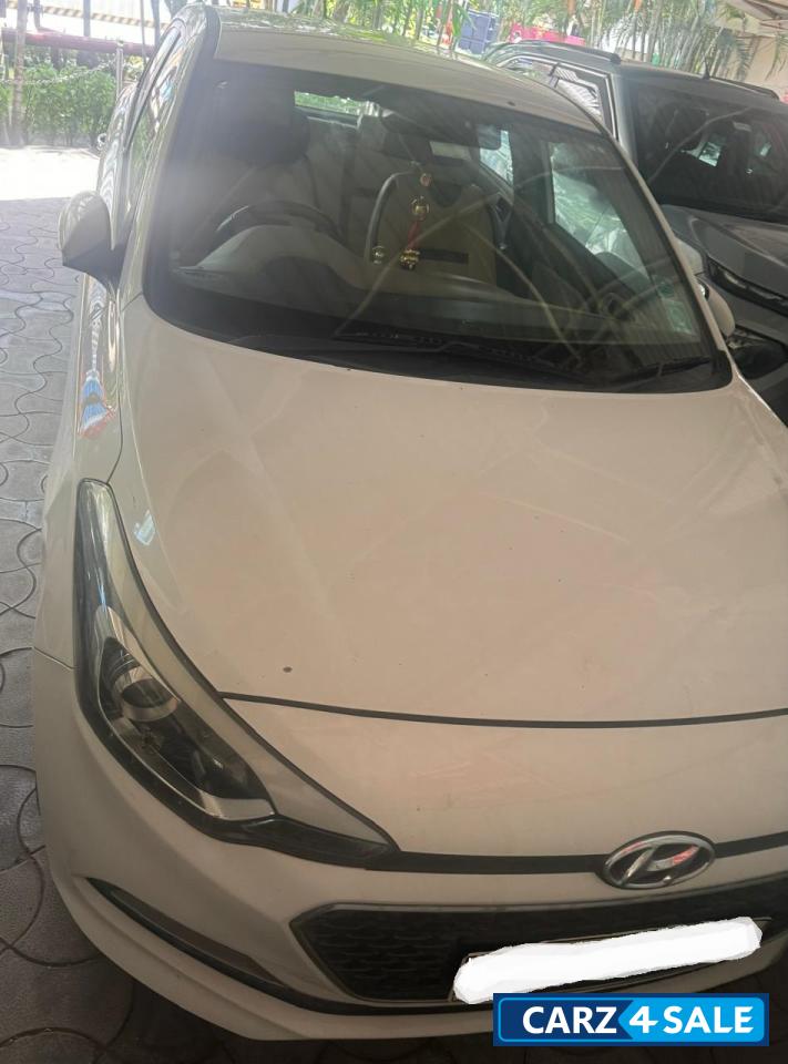 White Hyundai Elite i20 ASTA (O)