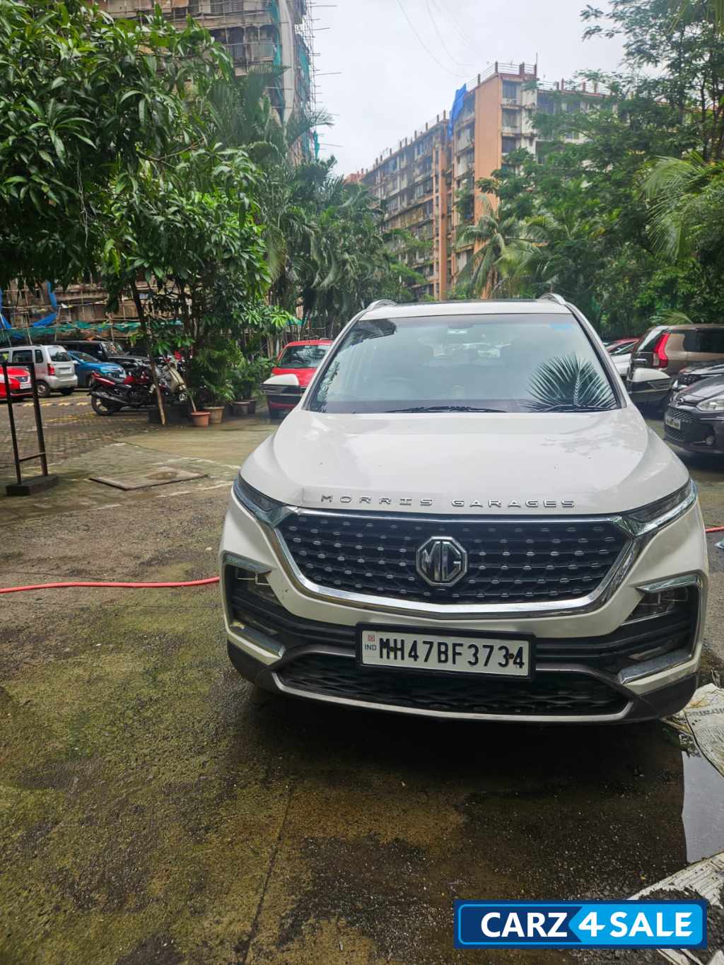 White MG Hector SHINE