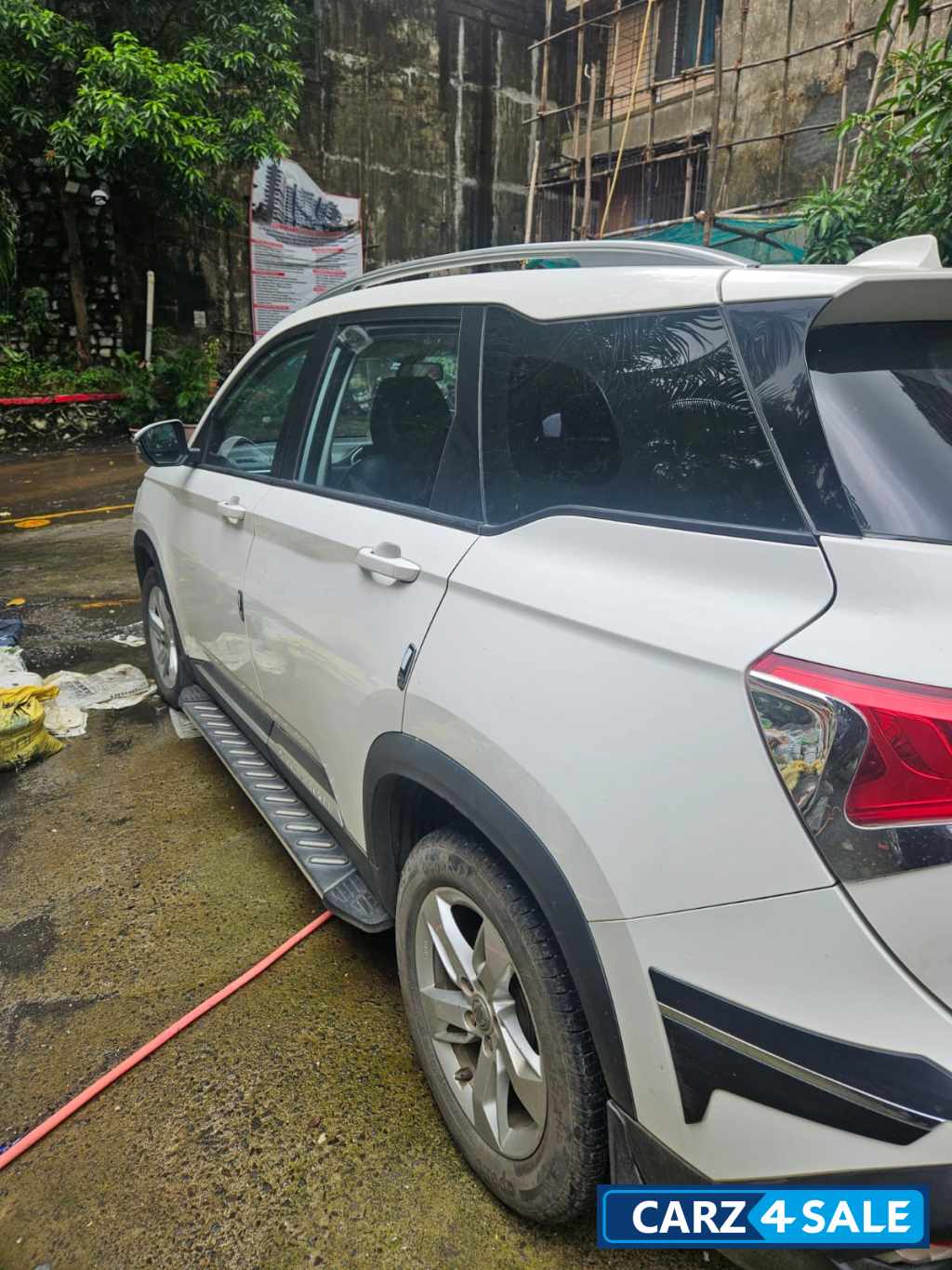 White MG Hector SHINE