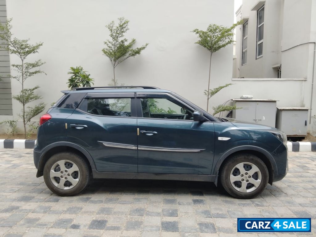 Aqua Marine Mahindra XUV300 W6 AMT Sunroof