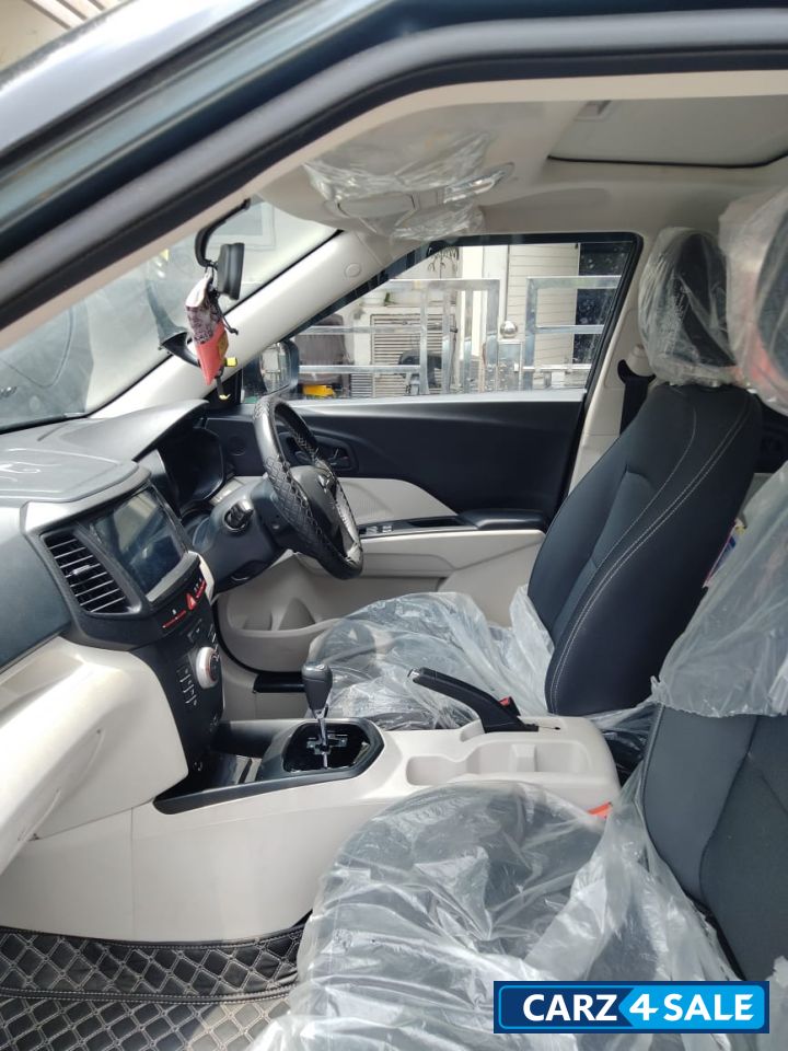 Aqua Marine Mahindra XUV300 W6 AMT Sunroof