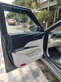 Aqua Marine Mahindra XUV300 W6 AMT Sunroof