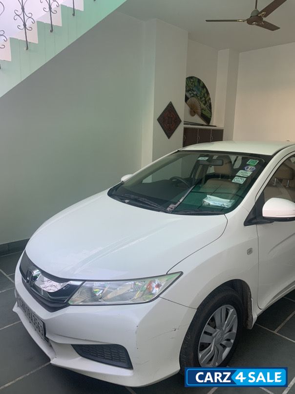 White Honda City SV White Honda City SV