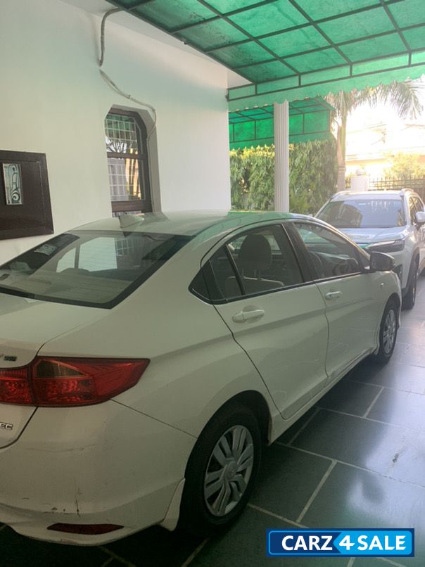 White Honda City SV White Honda City SV