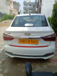 Hyundai Xcent Abs base model