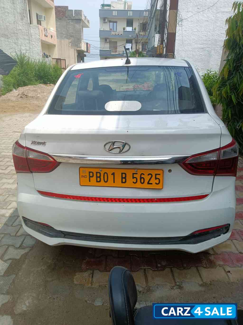 Hyundai Xcent Abs base model