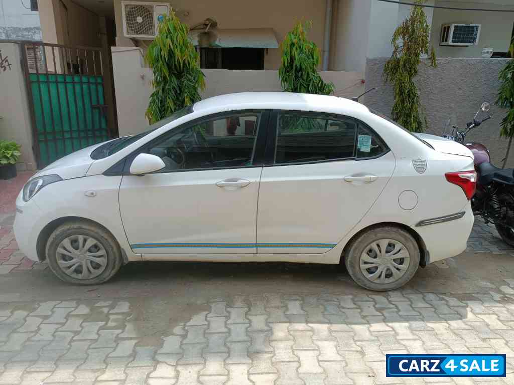 Hyundai Xcent Abs base model