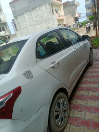 Hyundai Xcent Abs base model