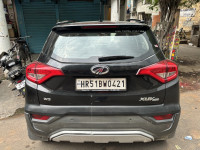 Mahindra XUV300 W8