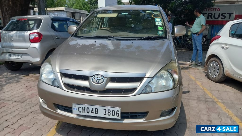 Champagne Gold Toyota Innova G4