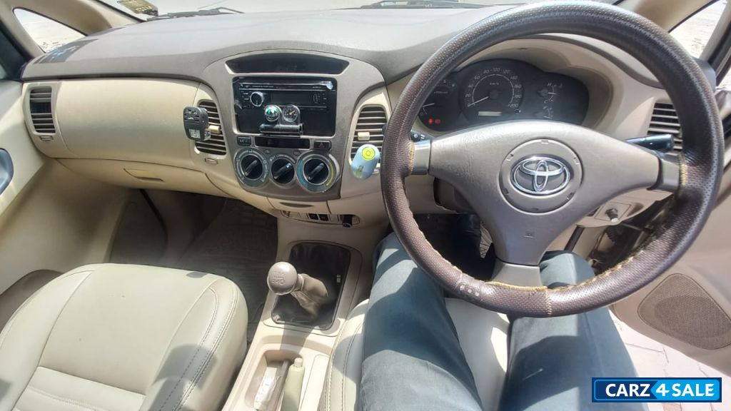 Champagne Gold Toyota Innova G4