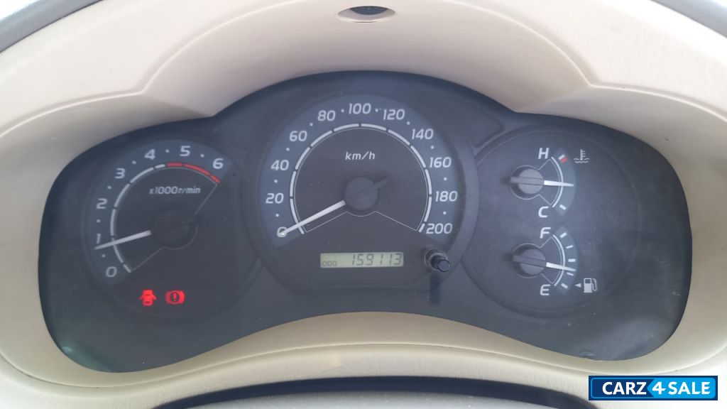 Champagne Gold Toyota Innova G4