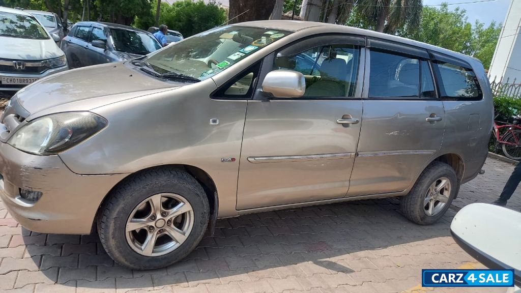 Champagne Gold Toyota Innova G4