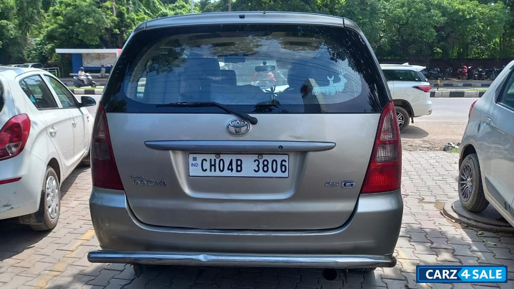 Champagne Gold Toyota Innova G4