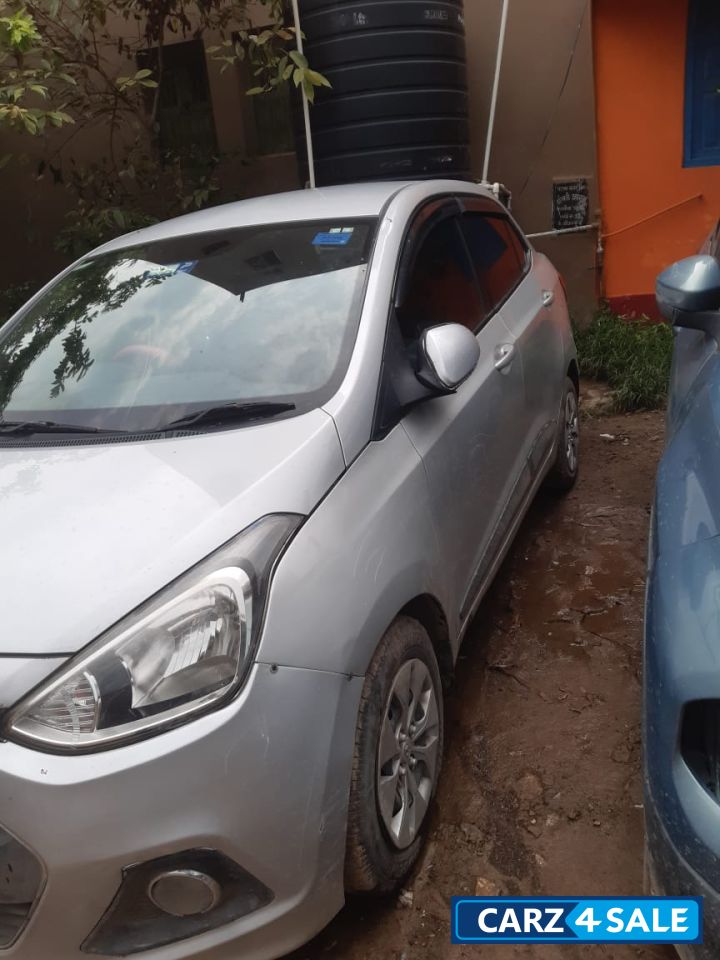 Silver Hyundai Xcent Petrol