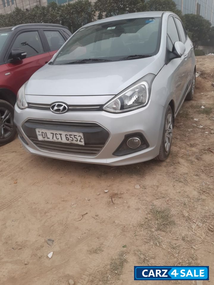 Silver Hyundai Xcent Petrol Silver Hyundai Xcent Petrol