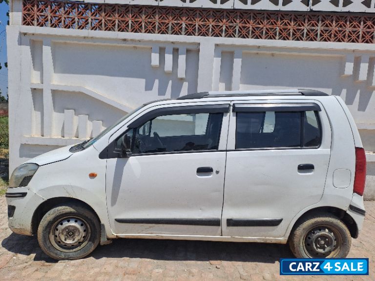 Superior White Maruti Suzuki Wagon R LXi Cng