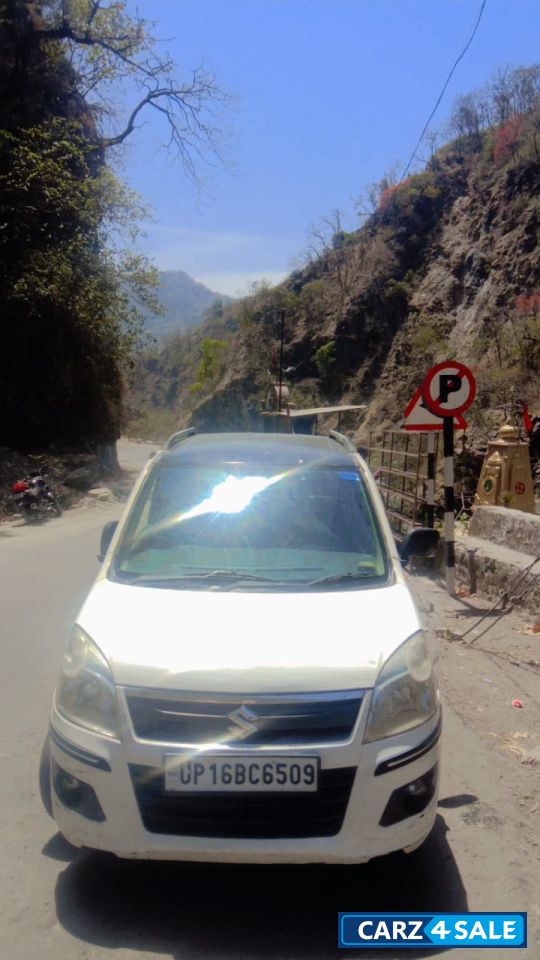 Superior White Maruti Suzuki Wagon R LXi Cng