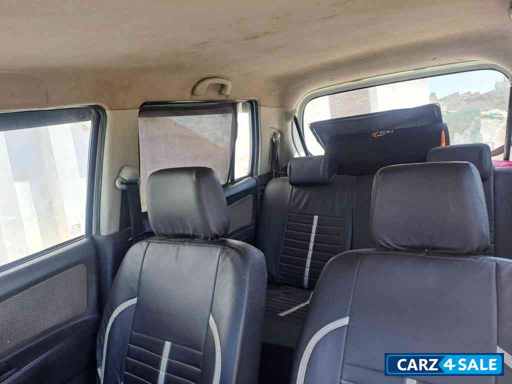 Superior White Maruti Suzuki Wagon R LXi Cng