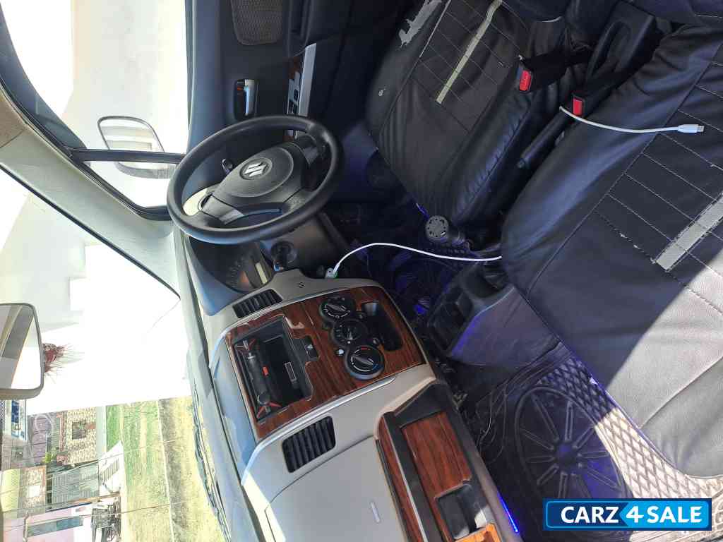 Superior White Maruti Suzuki Wagon R LXi Cng