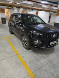 Black MG Hector Plus Sharp