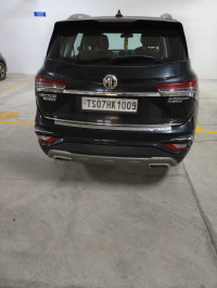 Black MG Hector Plus Sharp