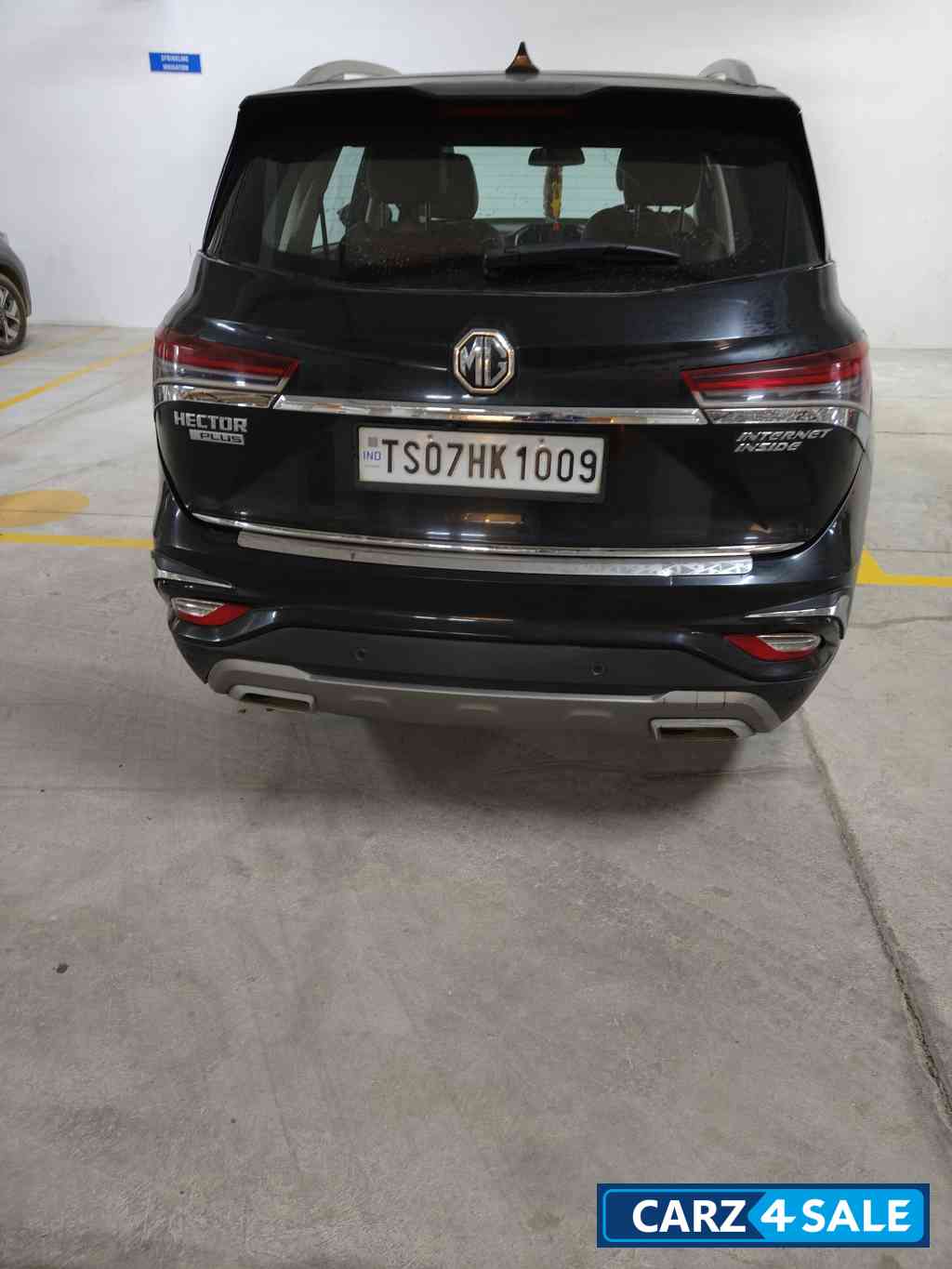 Black MG Hector Plus Sharp