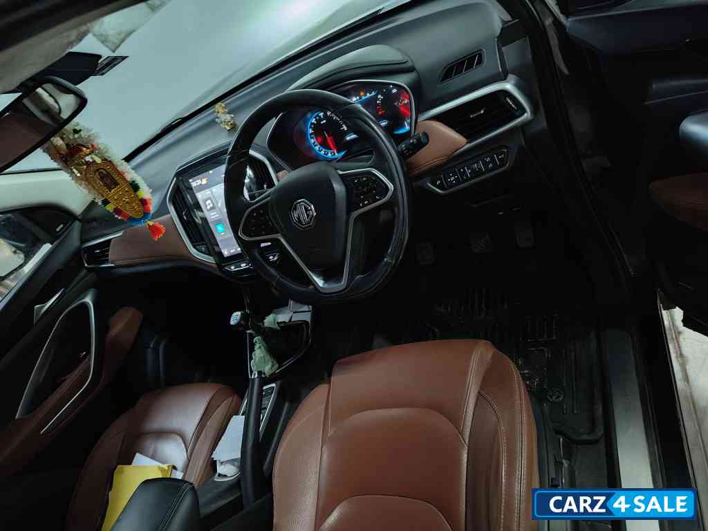 Black MG Hector Plus Sharp