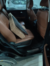 Black MG Hector Plus Sharp