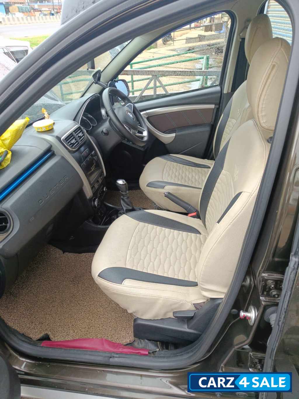 Outbreak Bronze Renault Duster RXZ PETROL MT 13 TURNO Outbreak Bronze Renault Duster RXZ PETROL MT 13 TURNO