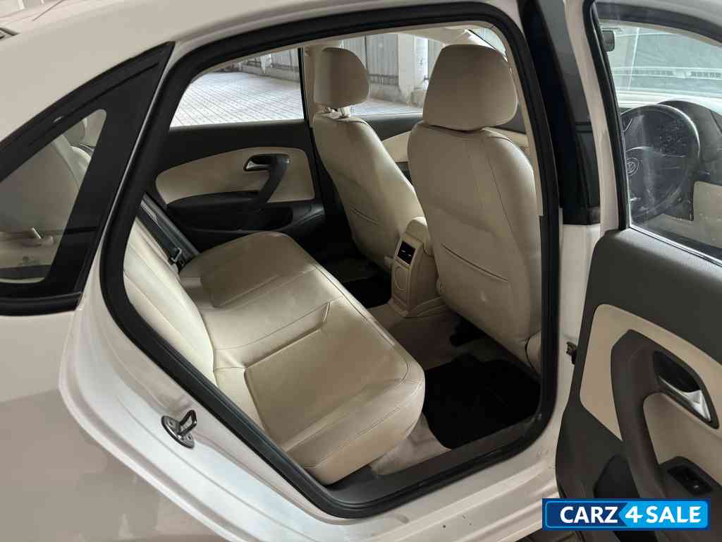 Volkswagen Vento 1.6 CR MR HIGHLINE