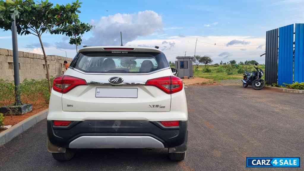 Pearl White Mahindra XUV300 W6