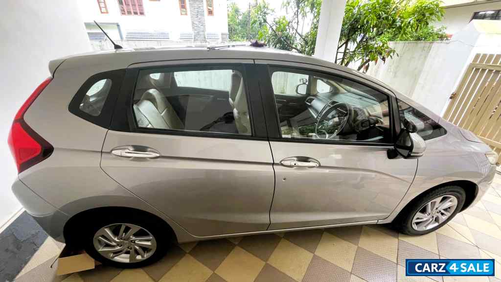 Silver Grey Honda Jazz 1.2 VX CVT i-VTEC