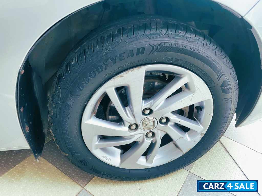 Silver Grey Honda Jazz 1.2 VX CVT i-VTEC