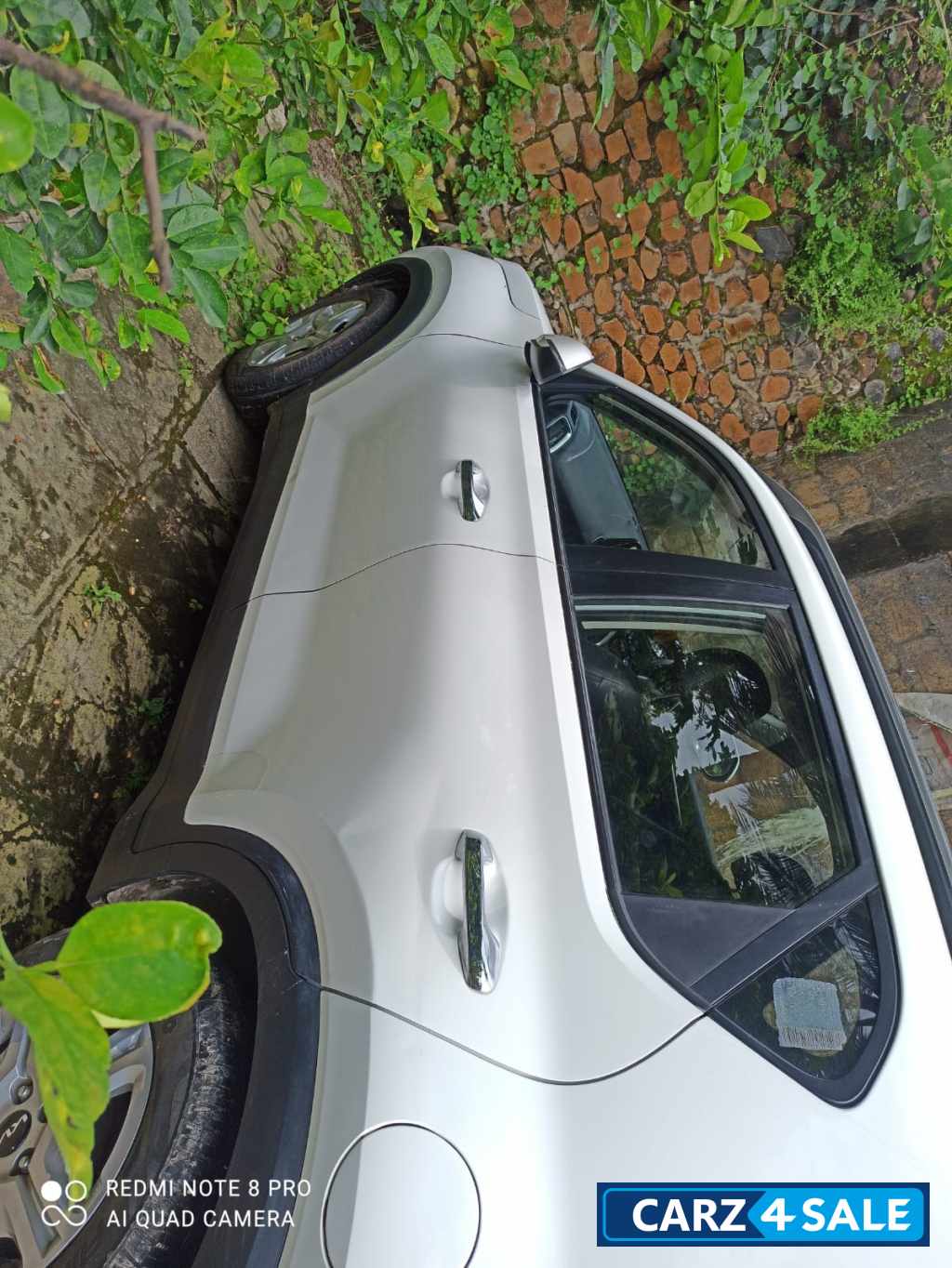 Clear White Kia Sonet 1.5 diesel htk plus mt