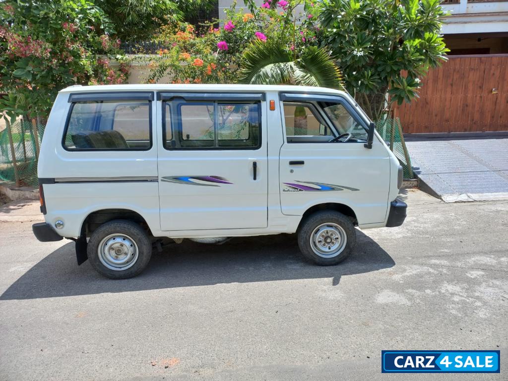 White Maruti Suzuki Omni 5 seater
